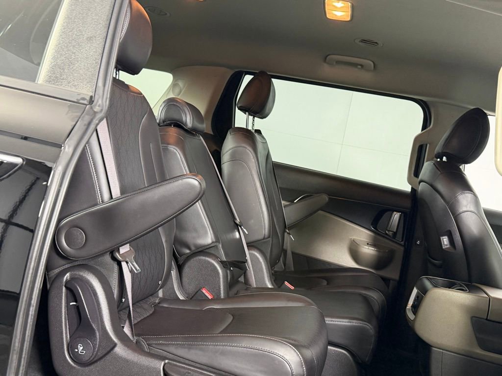 Used 2025 Kia Carnival image 29