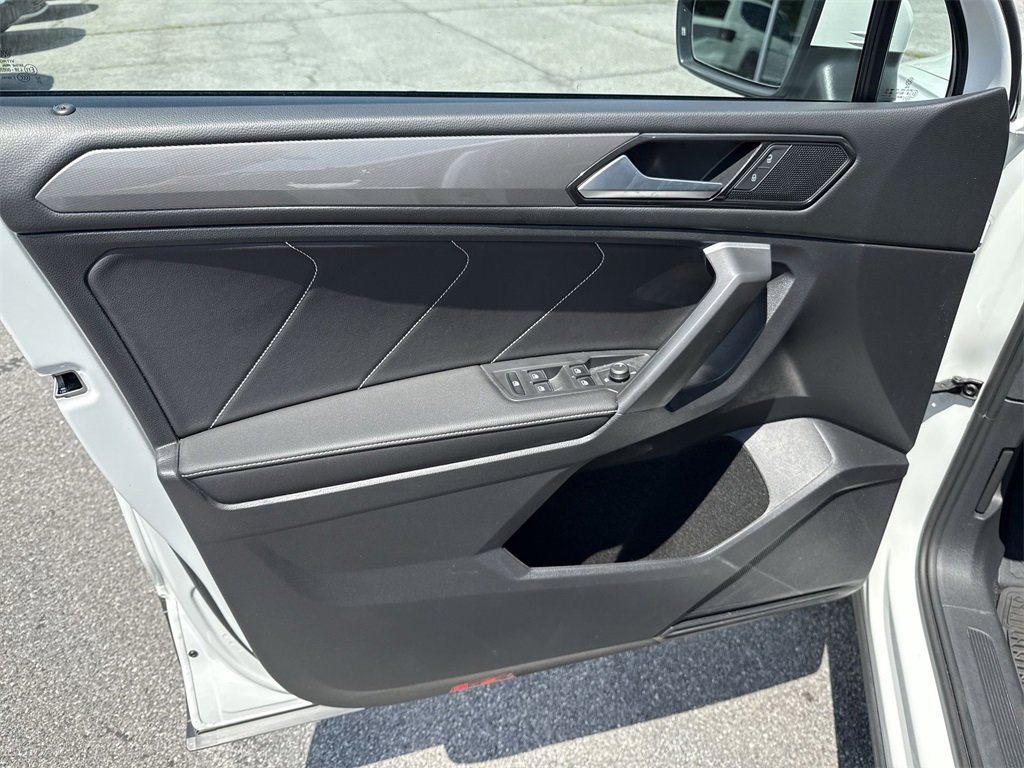 Used 2024 Volkswagen Tiguan SE image 21