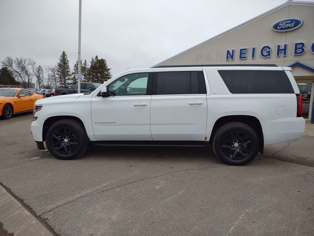 Used 2017 Chevrolet Suburban LT image 2