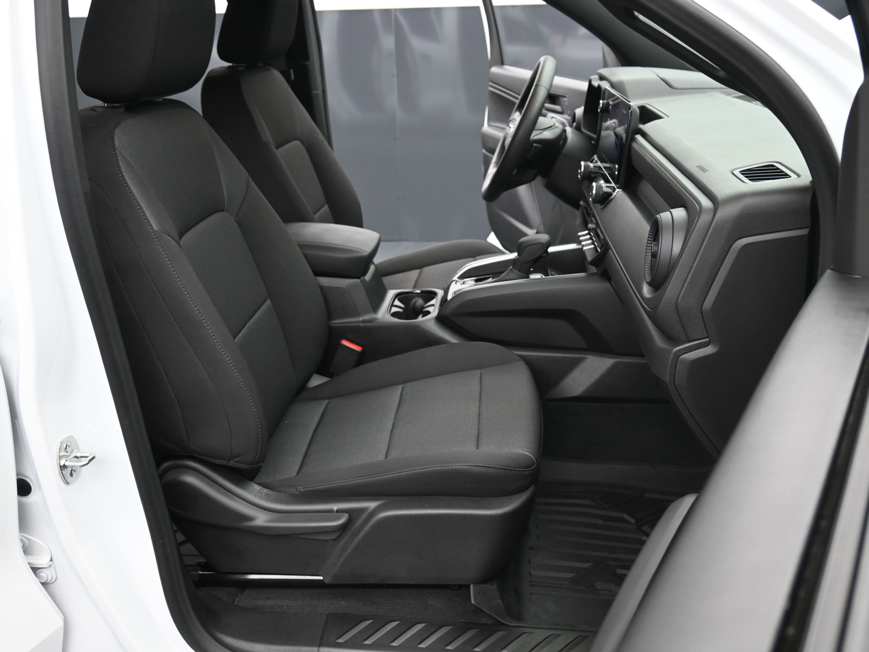 Used 2025 Chevrolet Colorado W/T image 24