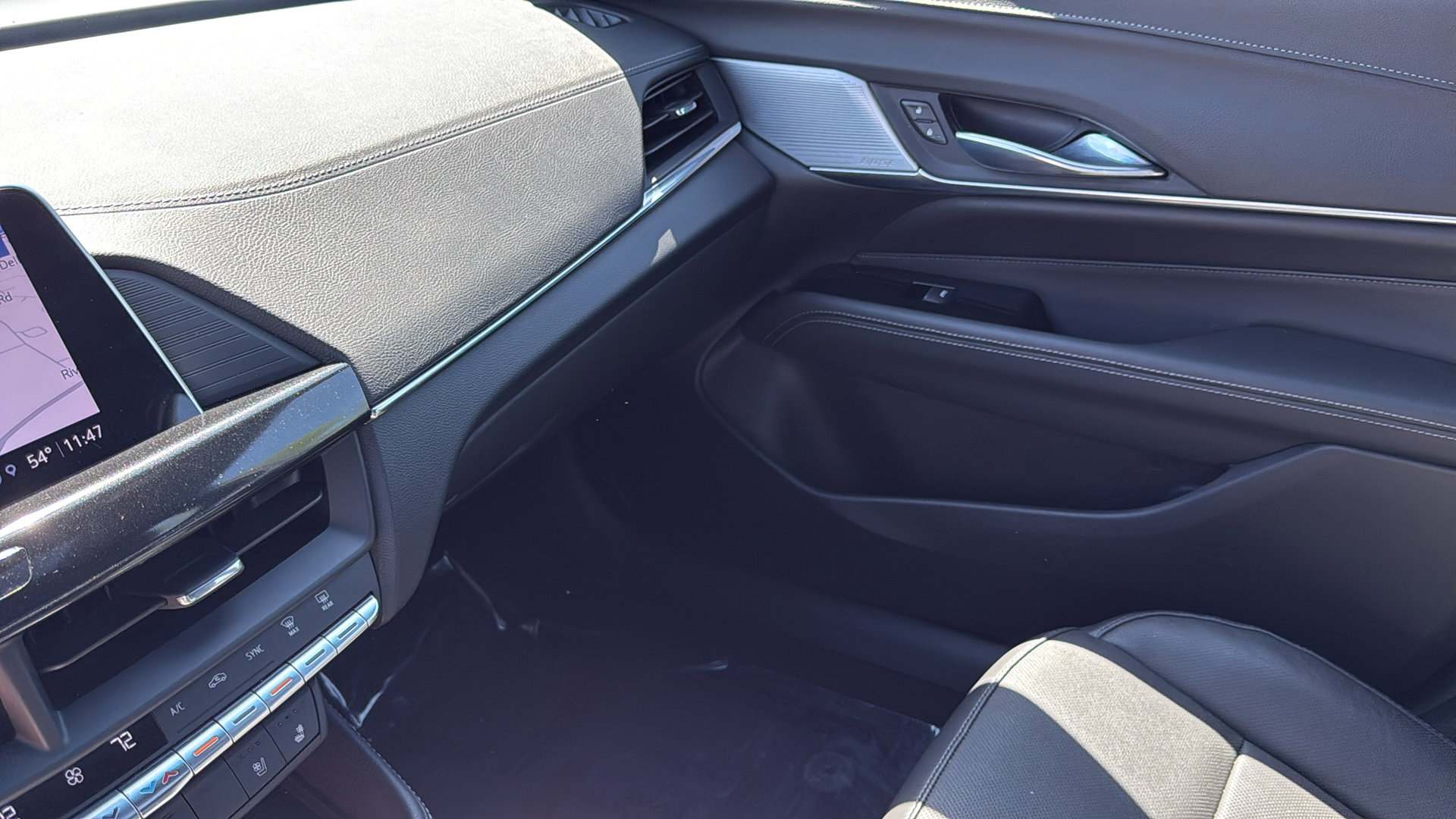 Certified 2022 Cadillac CT4 Premium Luxury AWD/4WD image 25