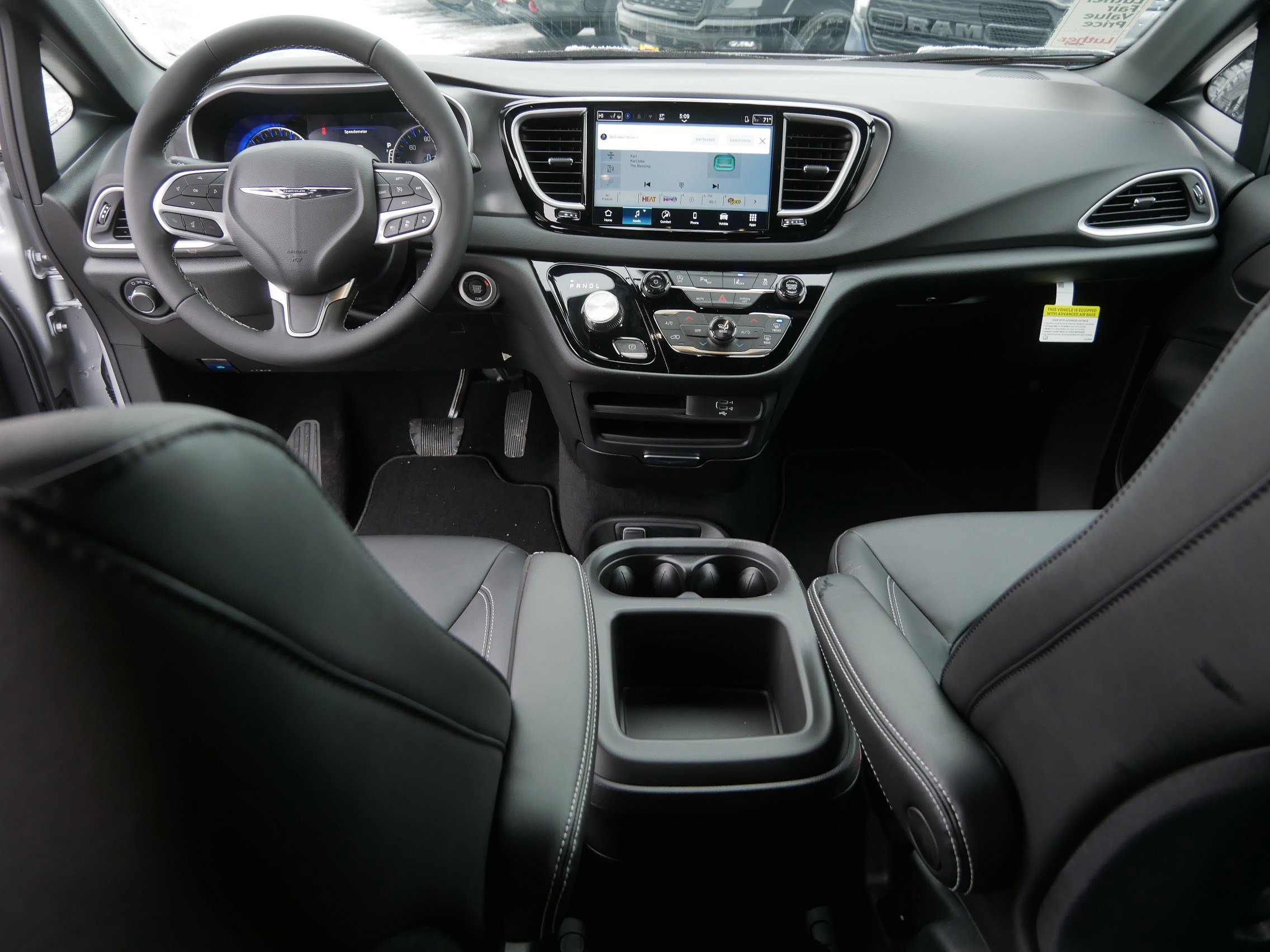 New 2026 Chrysler Voyager LX image 8