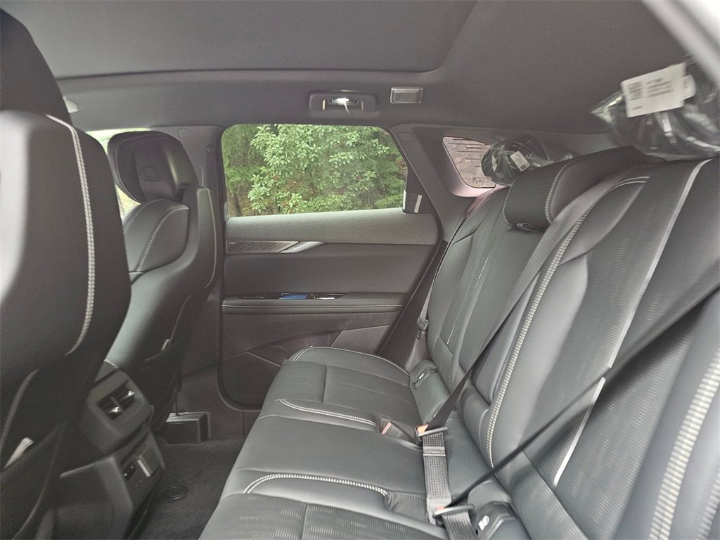 New 2026 Cadillac Optiq Luxury 2 image 15