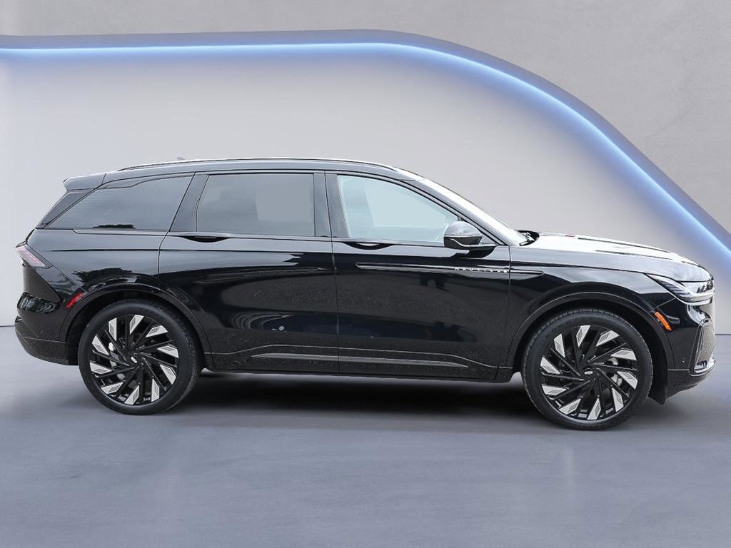 Certified 2024 Lincoln Nautilus Reserve w/ Equipment Group 203A AWD/4WD image 8