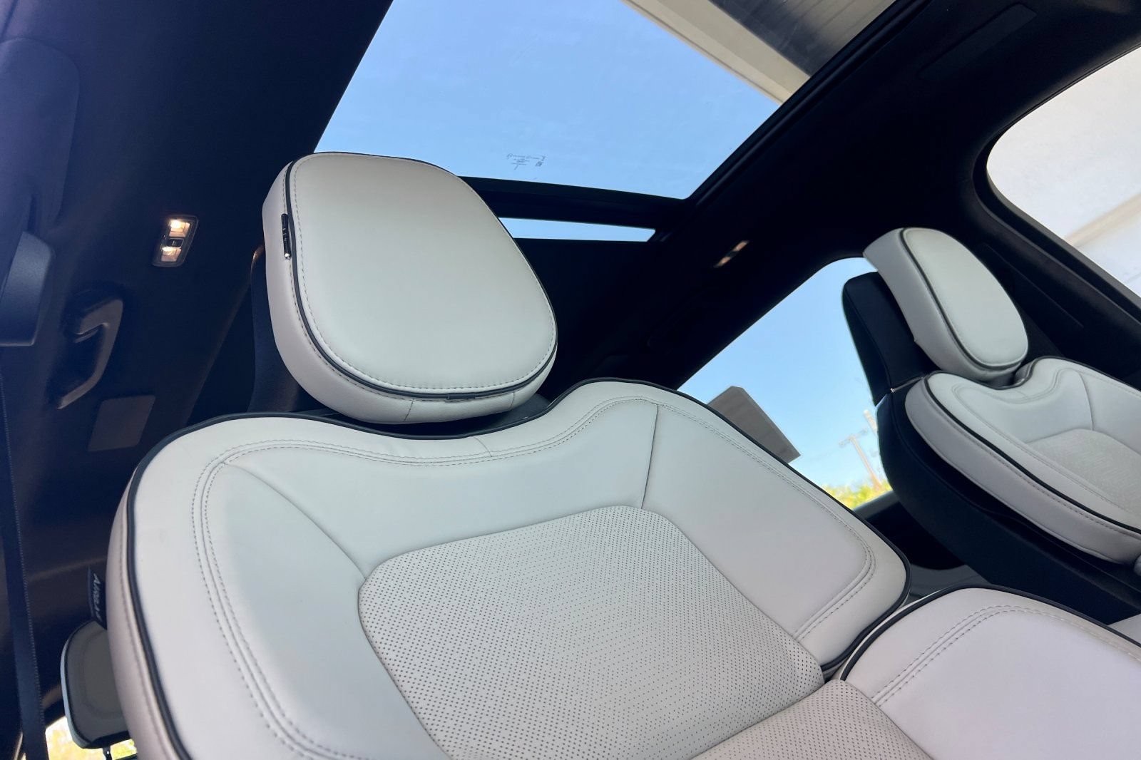New 2026 Lincoln Aviator Black Label w/ Jet Appearance Package AWD/4WD image 15
