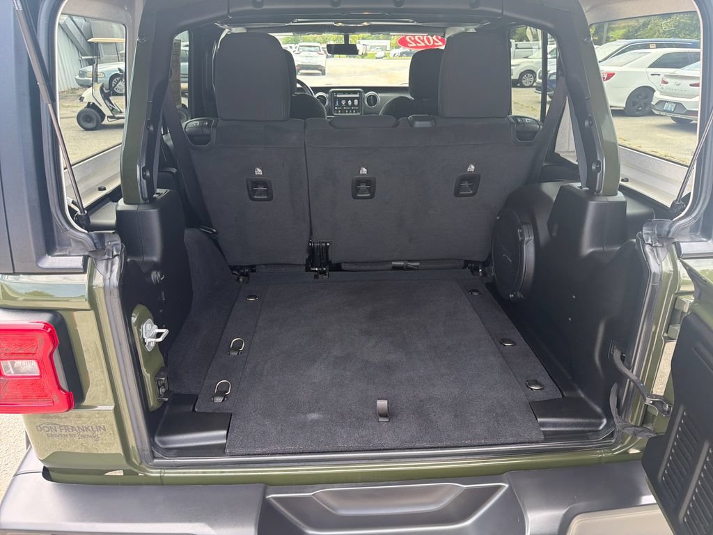 Used 2022 Jeep Wrangler Unlimited Sahara w/ Dual Top Group AWD/4WD image 9