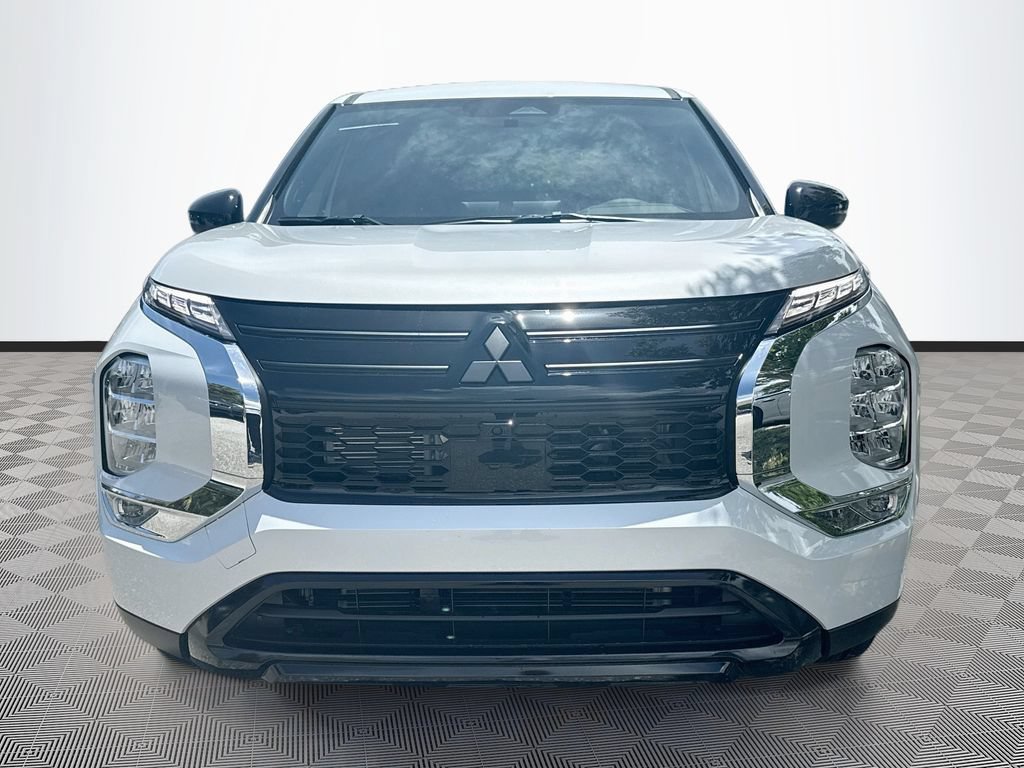 New 2026 Mitsubishi Outlander LE FWD image 2
