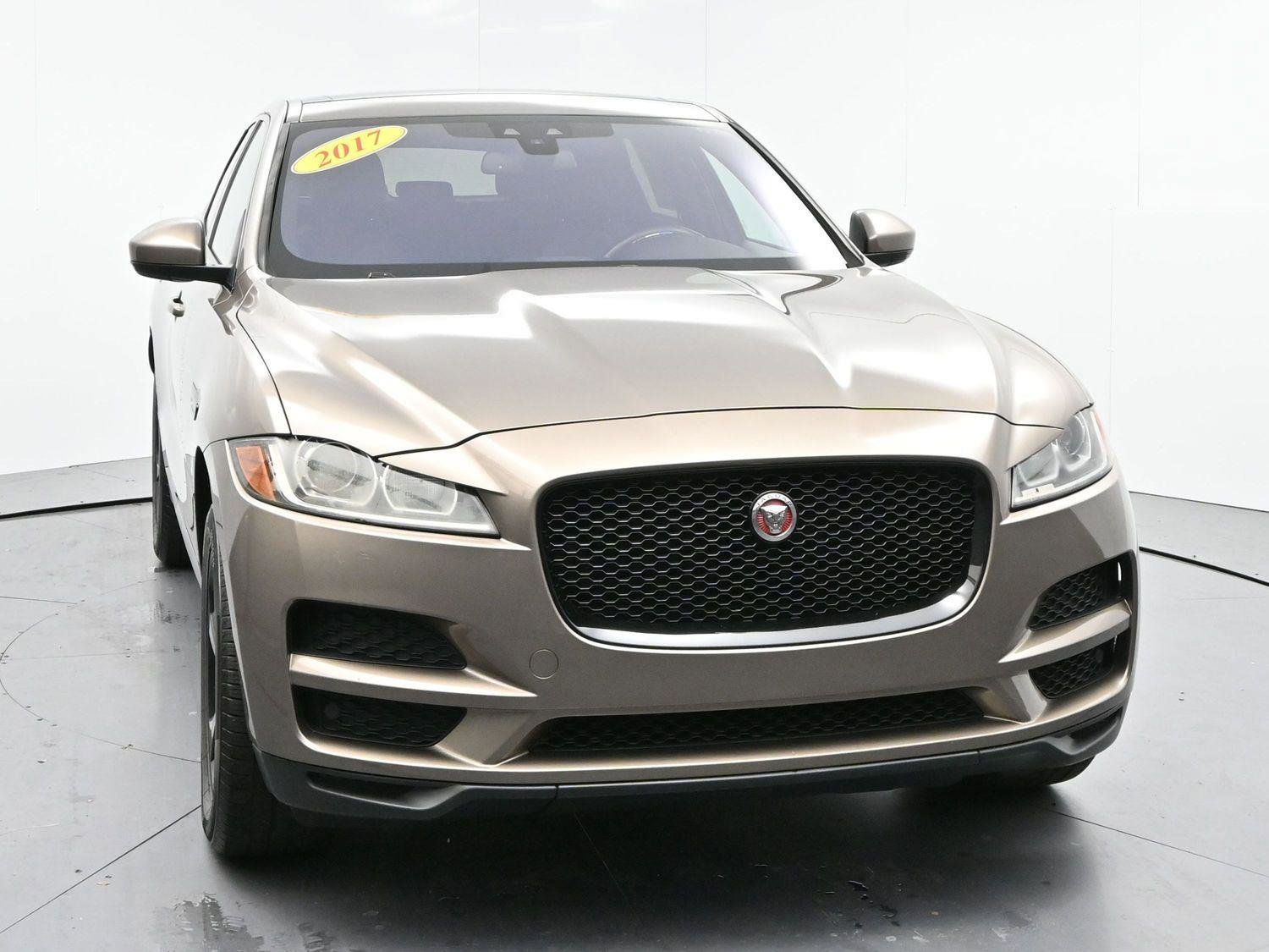 Used 2017 Jaguar F-PACE Premium image 2