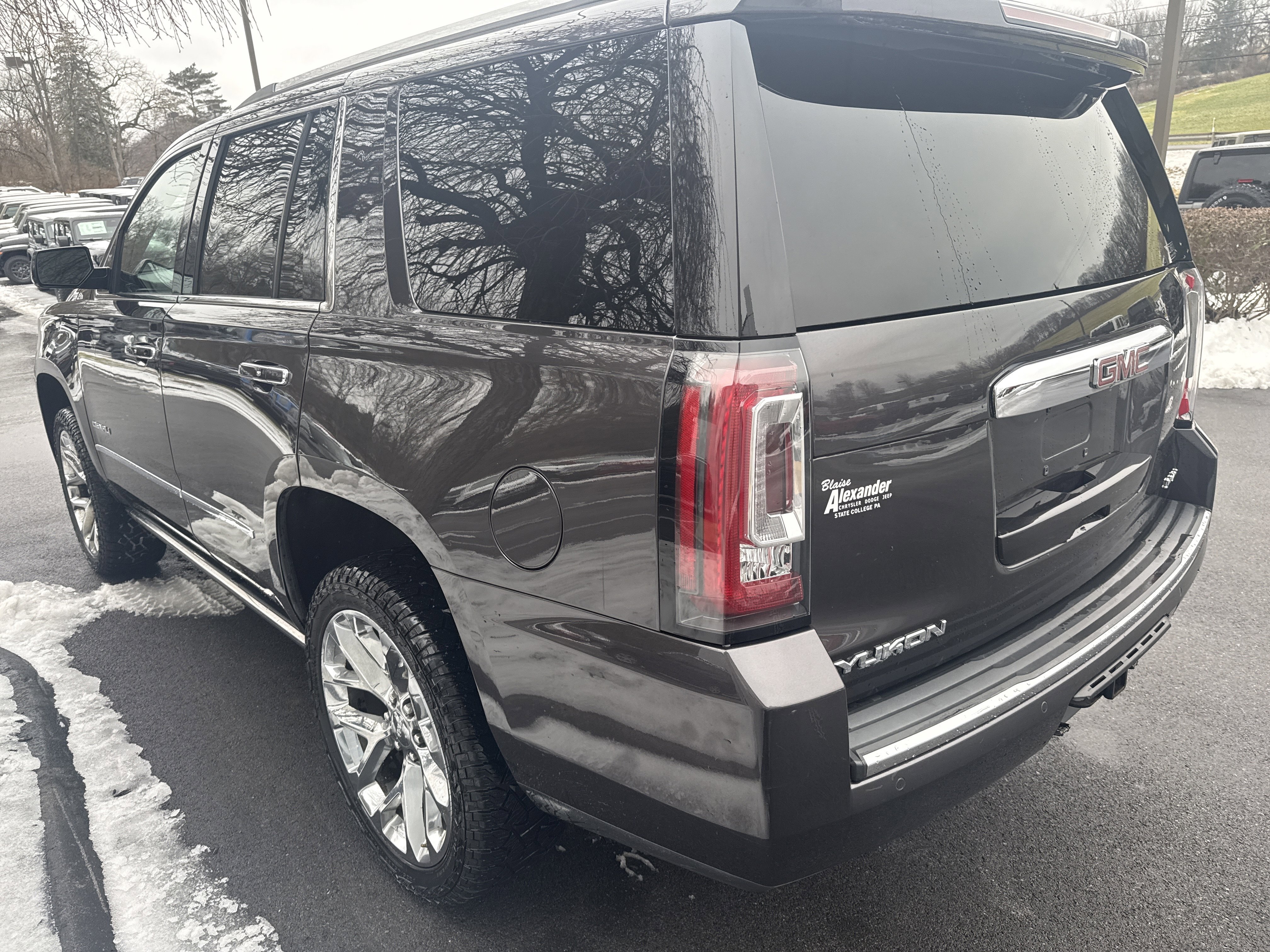 Used 2015 GMC Yukon Denali w/ Premium Package image 6