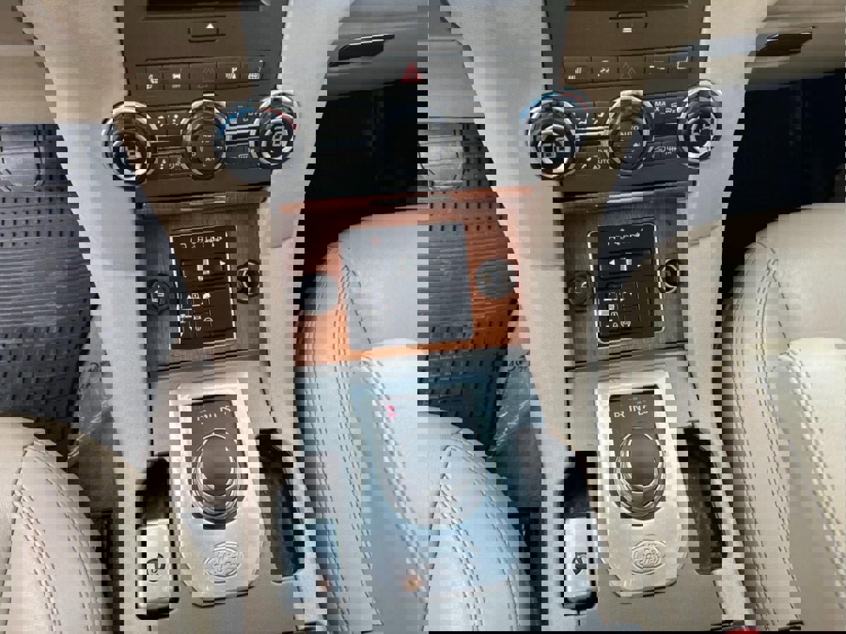 Used 2016 Land Rover LR4 HSE LUX image 14