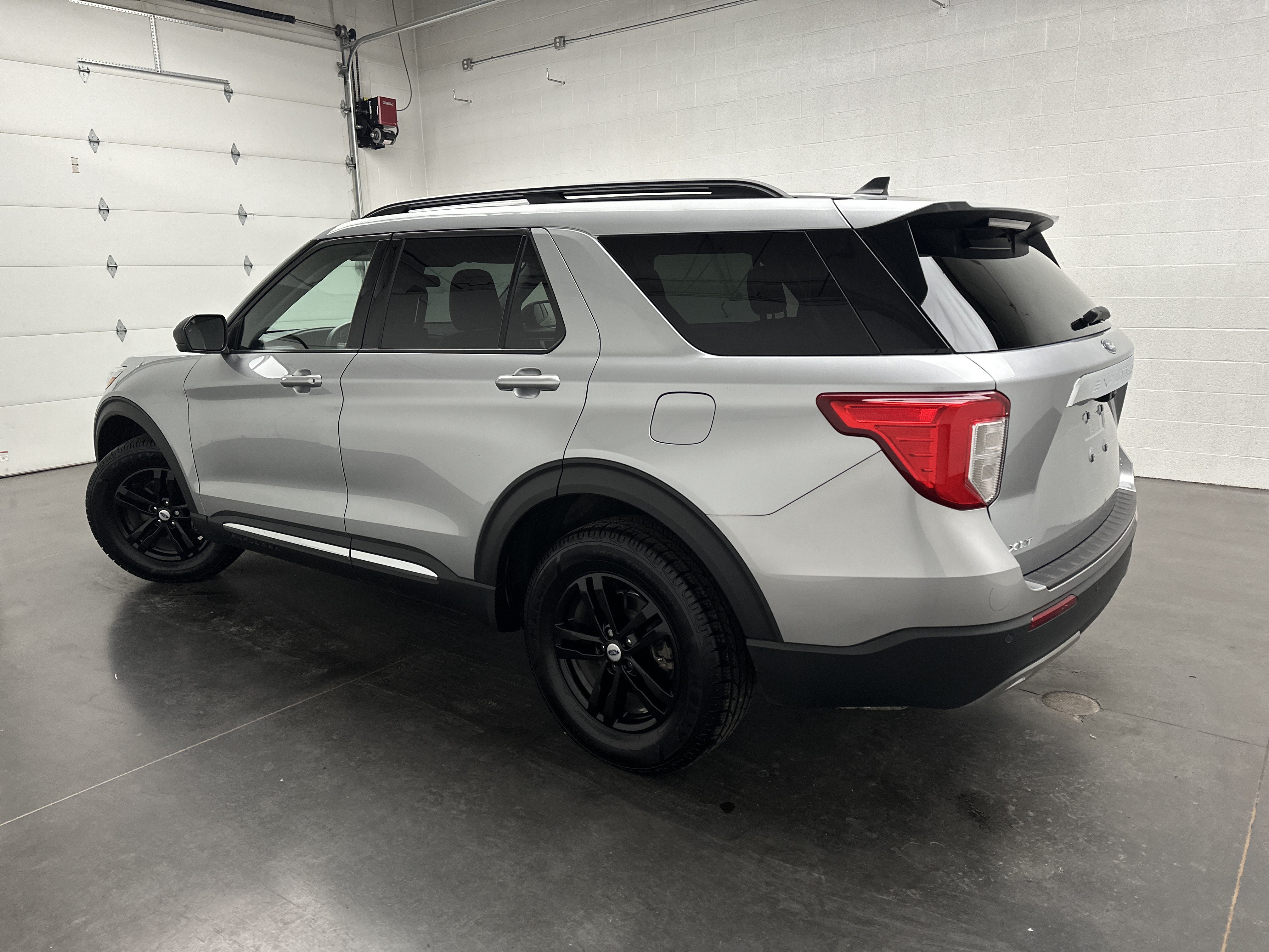Used 2023 Ford Explorer XLT w/ Equipment Group 202A AWD/4WD image 7