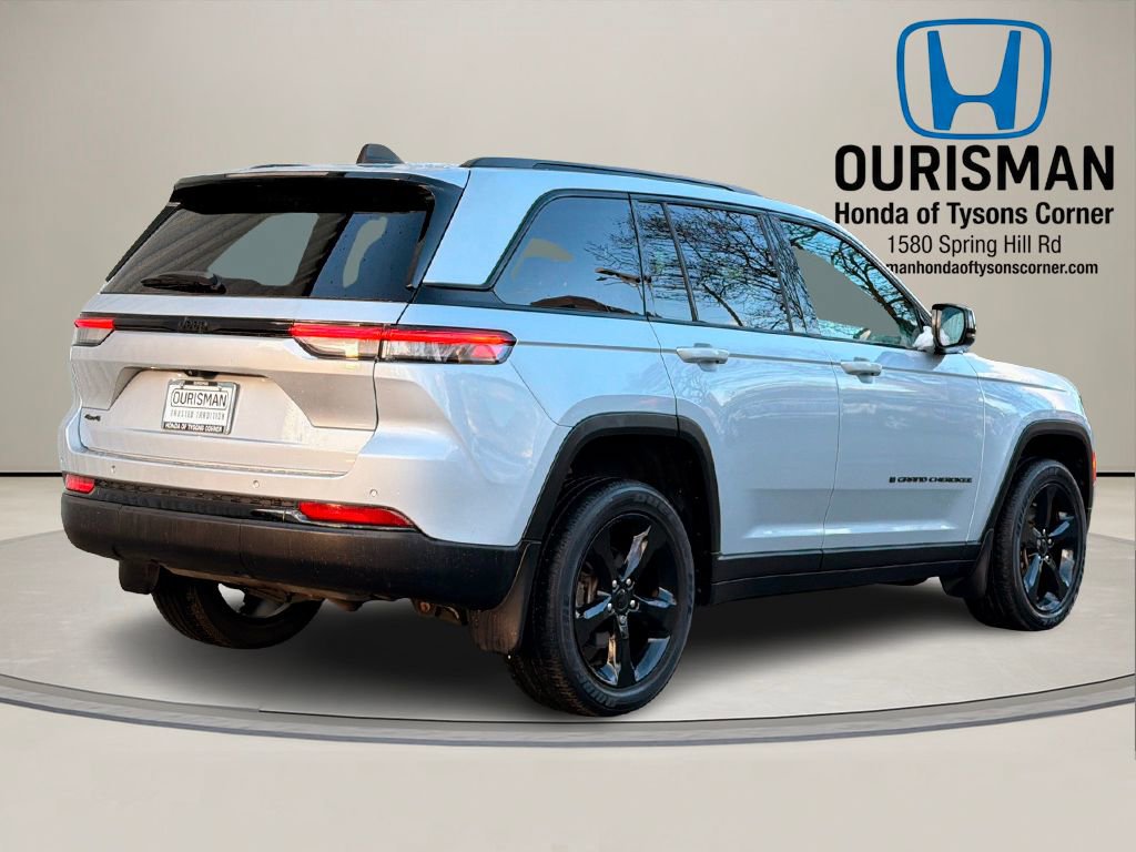 Used 2023 Jeep Grand Cherokee Altitude image 3