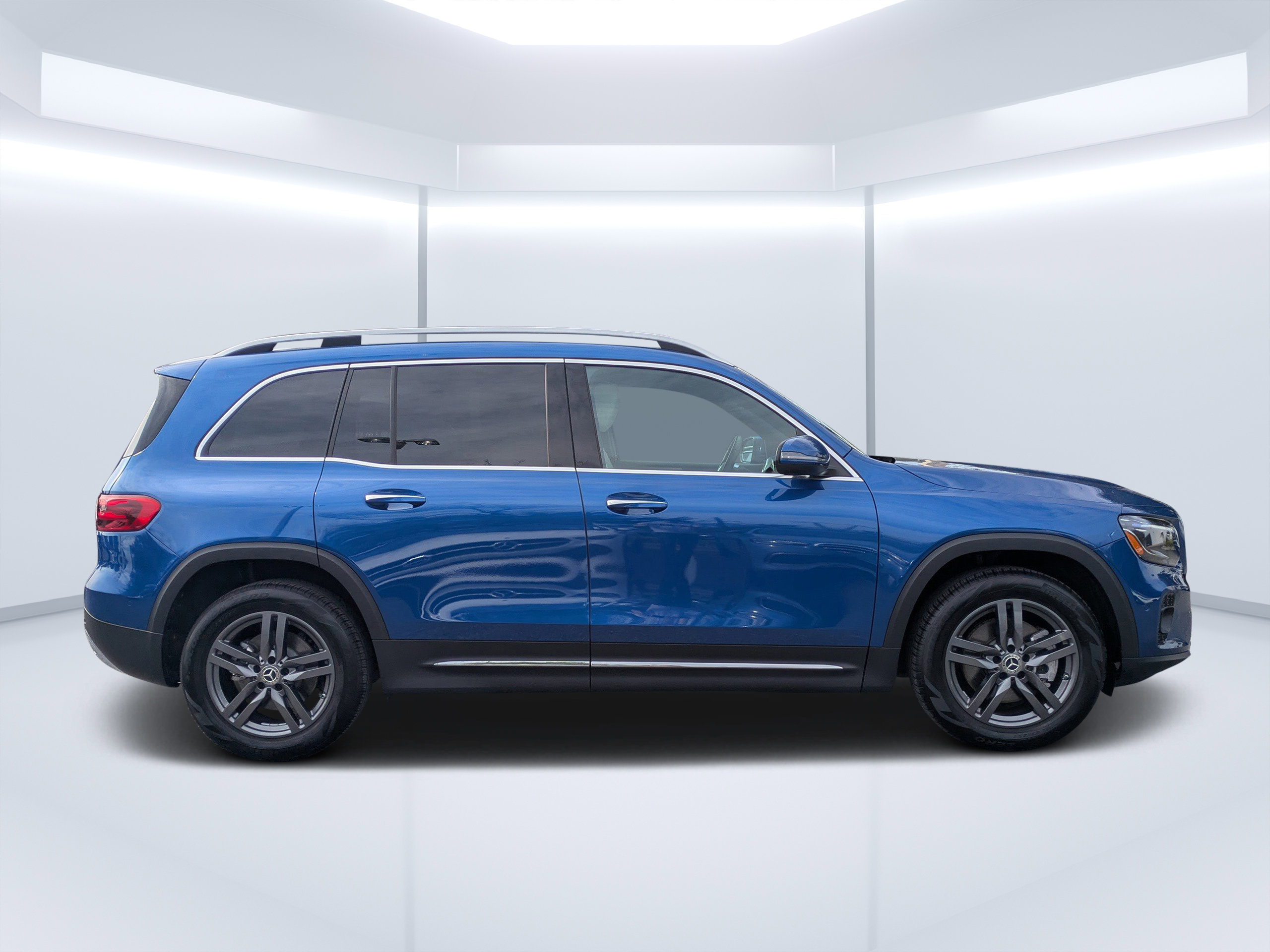 Certified 2025 Mercedes-Benz GLB 250 image 2