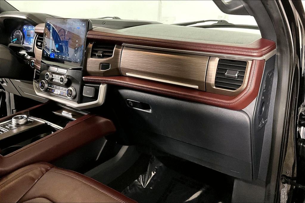Used 2023 Ford Expedition Max Limited image 16