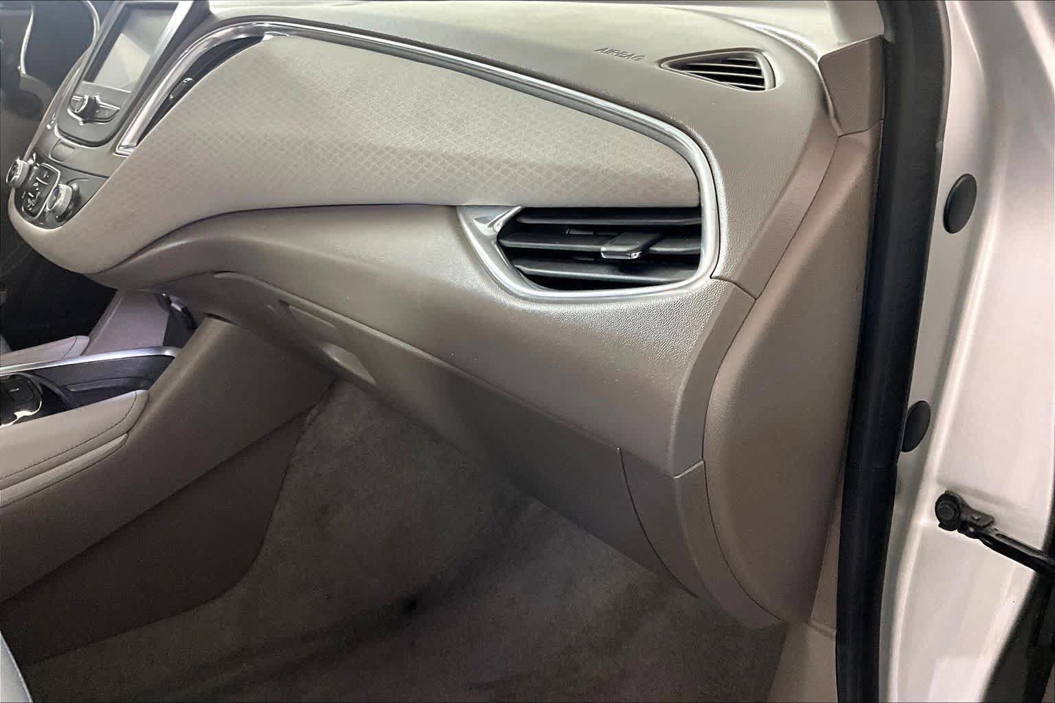 Used 2016 Chevrolet Malibu LT FWD image 15