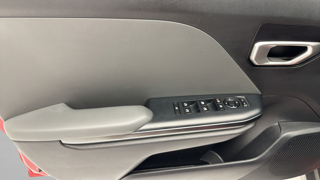 Used 2025 Kia K4 FWD image 13