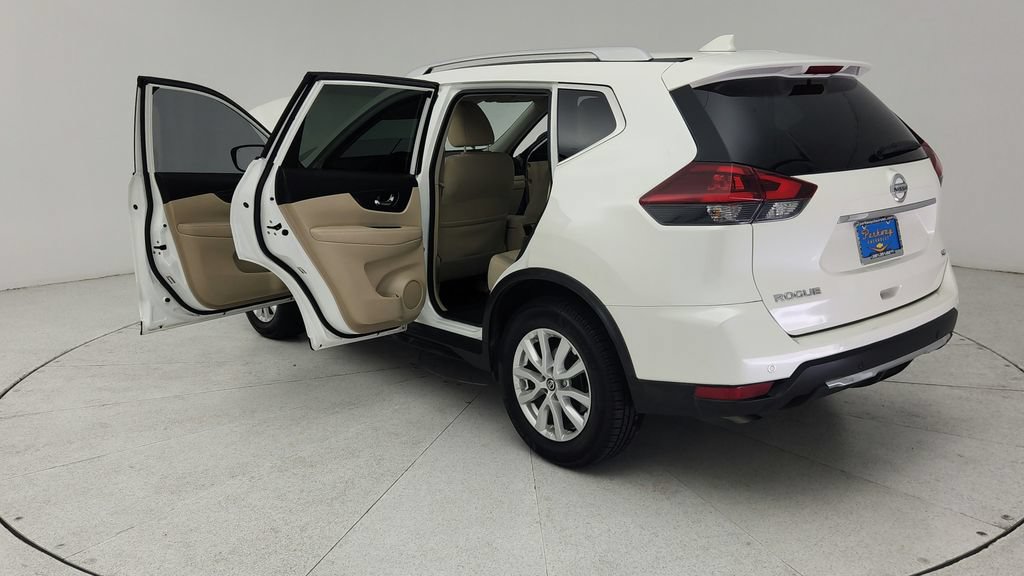 Used 2020 Nissan Rogue SV FWD image 11
