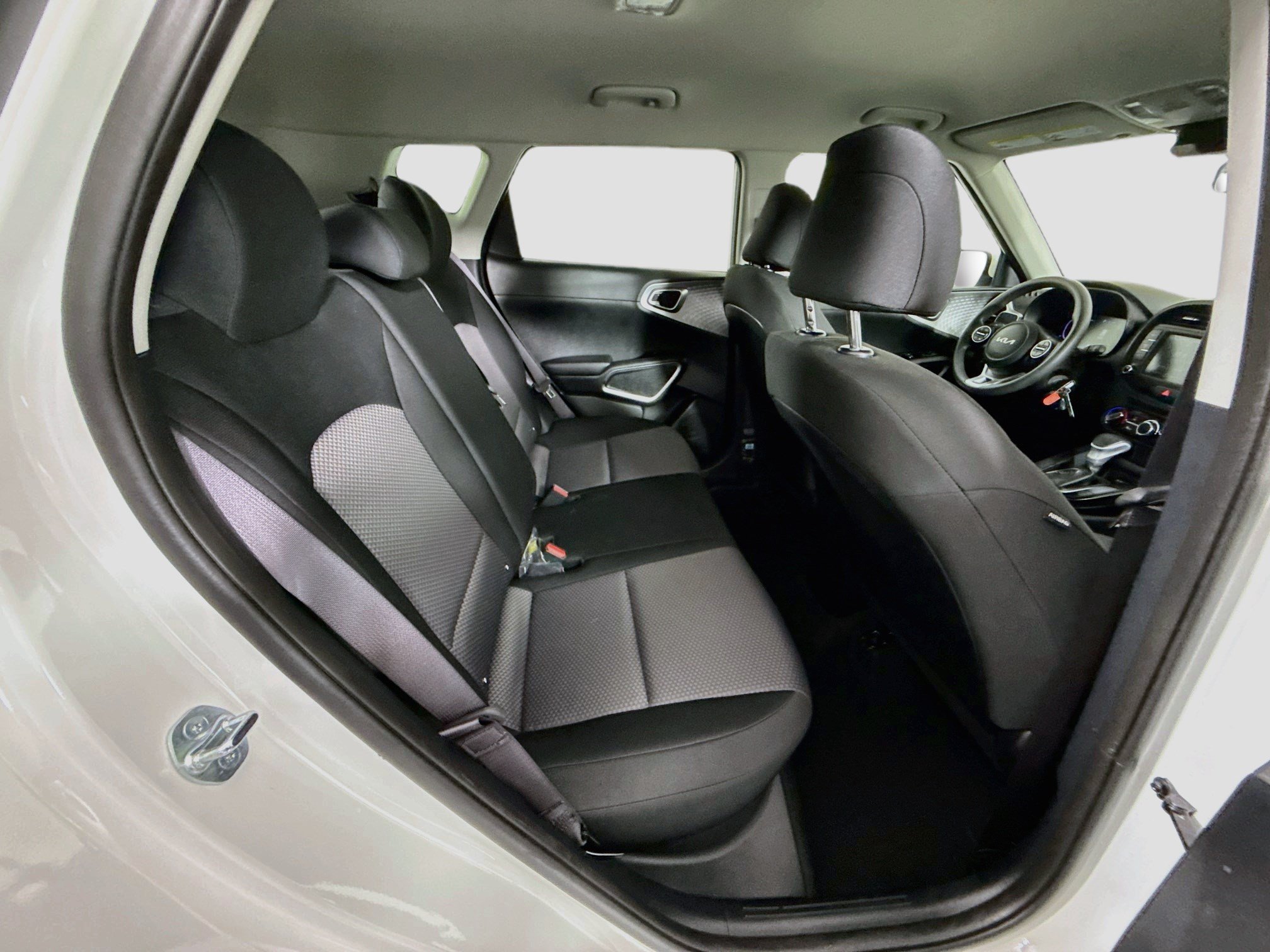 Used 2025 Kia Soul LX FWD image 26