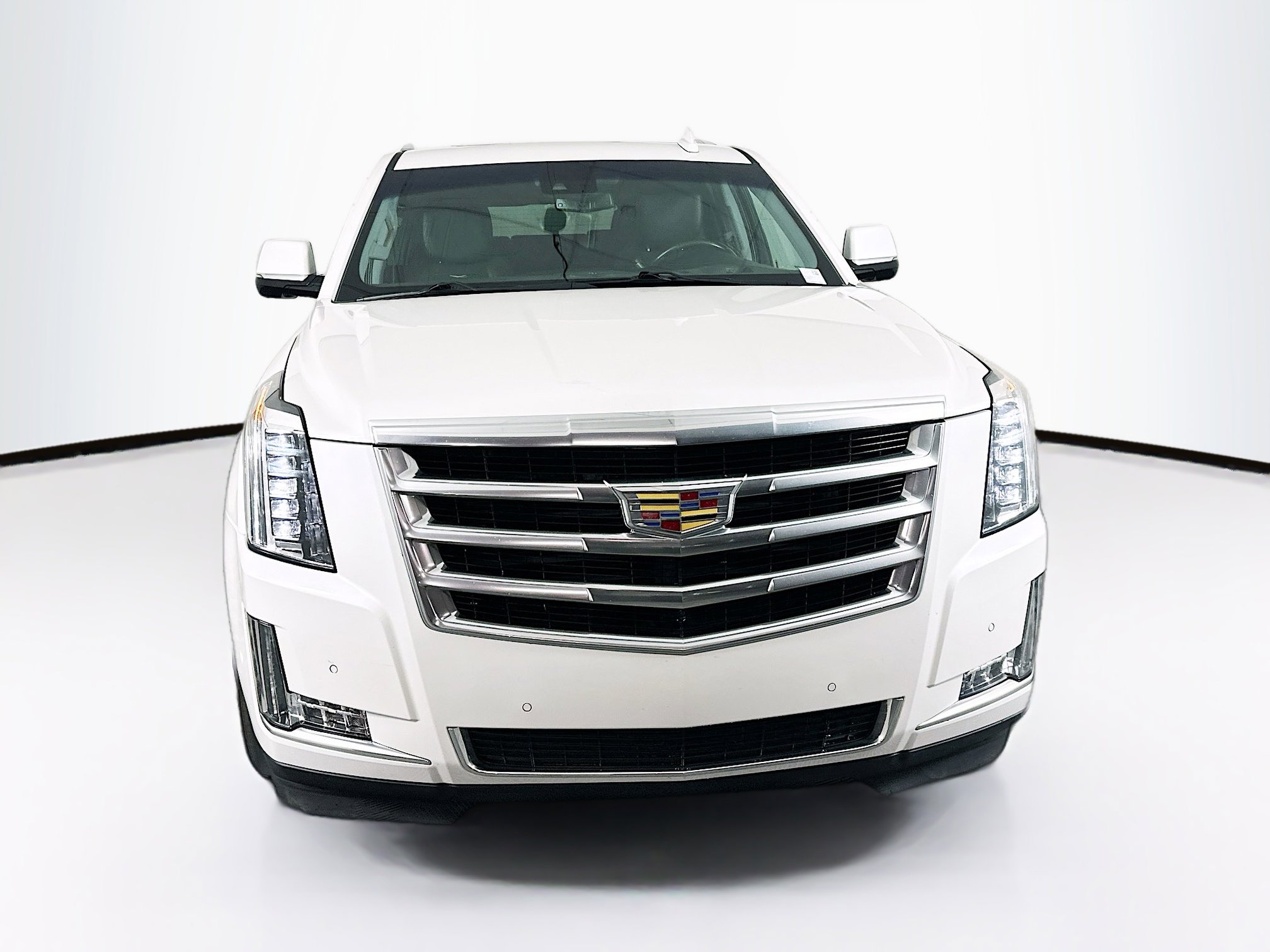 Used 2017 Cadillac Escalade Luxury RWD image 2