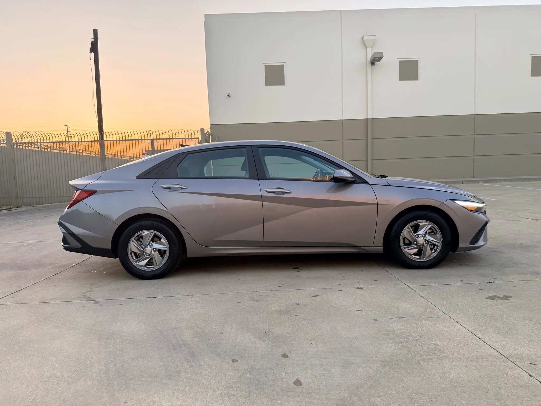 Used 2024 Hyundai Elantra SE image 4