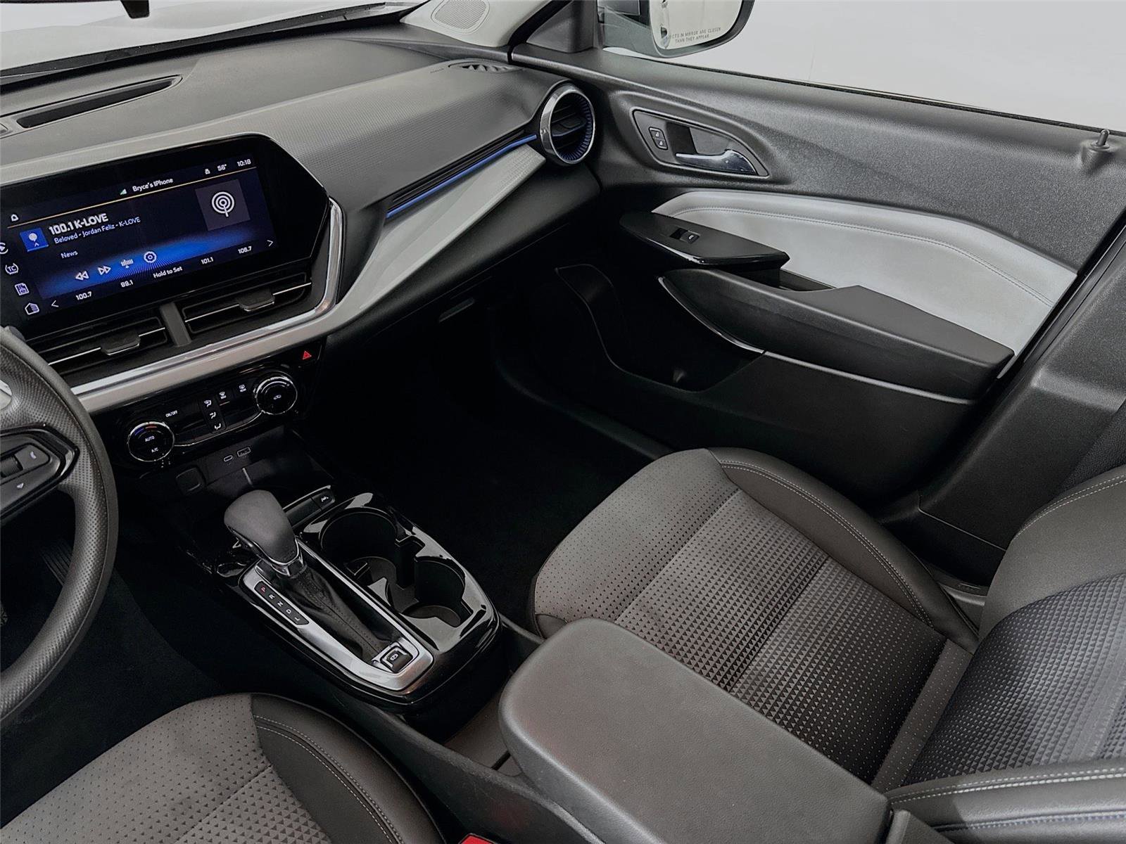 Used 2024 Chevrolet Trax LT FWD image 23