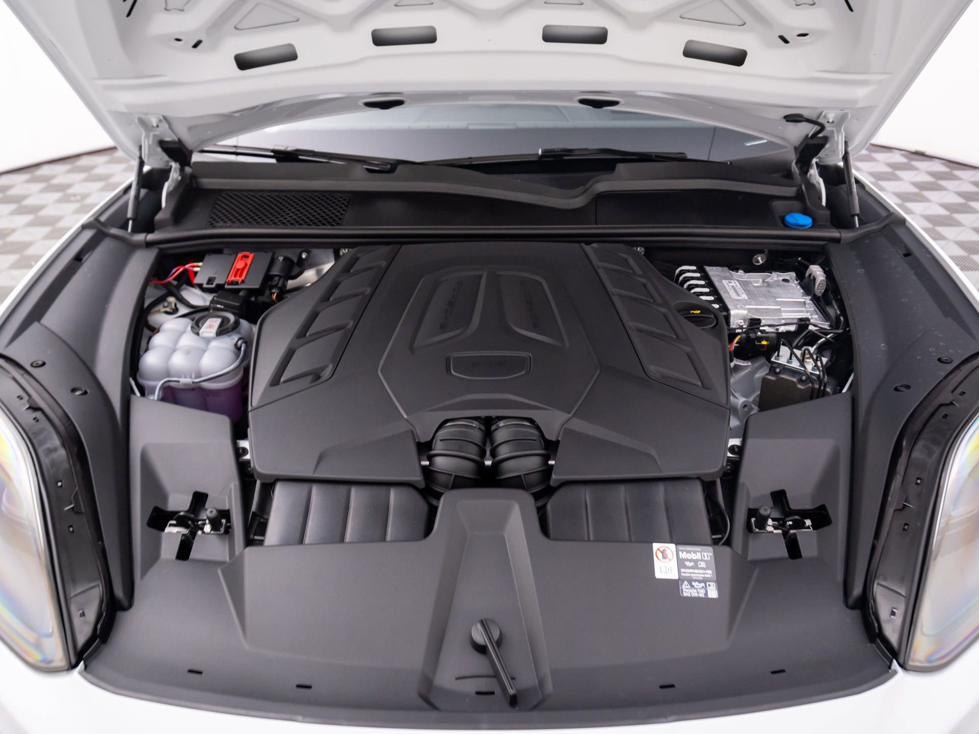 New 2026 Porsche Cayenne GTS image 30