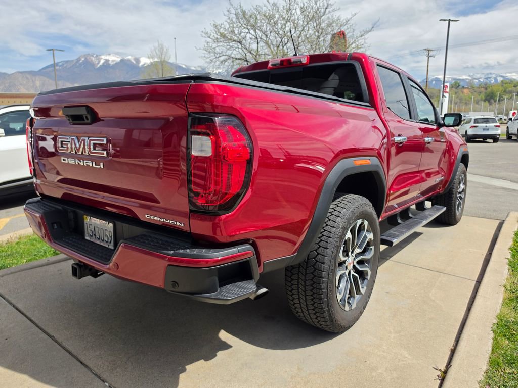 Used 2025 GMC Canyon Denali image 5