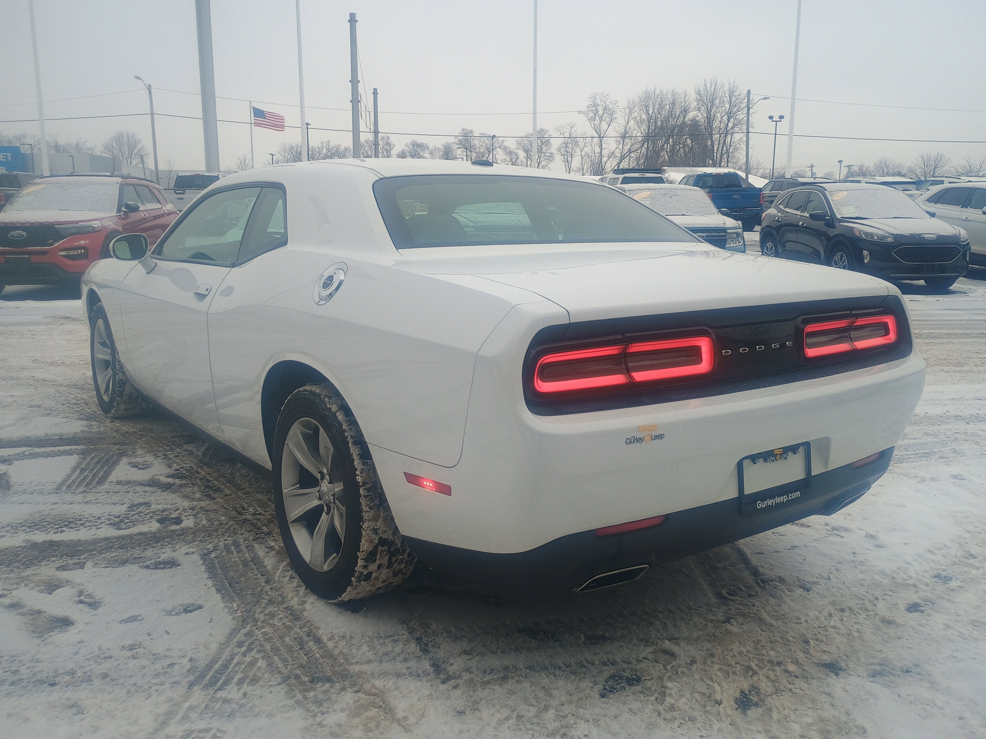 Used 2016 Dodge Challenger SXT image 6