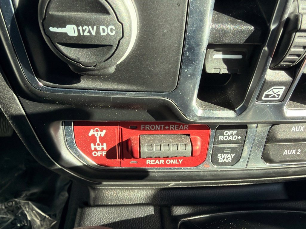 Used 2020 Jeep Gladiator Rubicon w/ Cold Weather Group AWD/4WD image 38