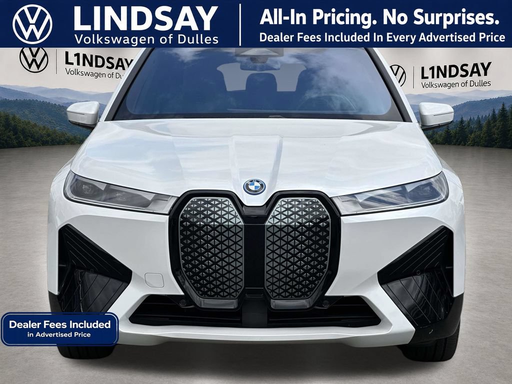 Used 2023 BMW iX xDrive50 w/ Sport Package AWD/4WD image 3