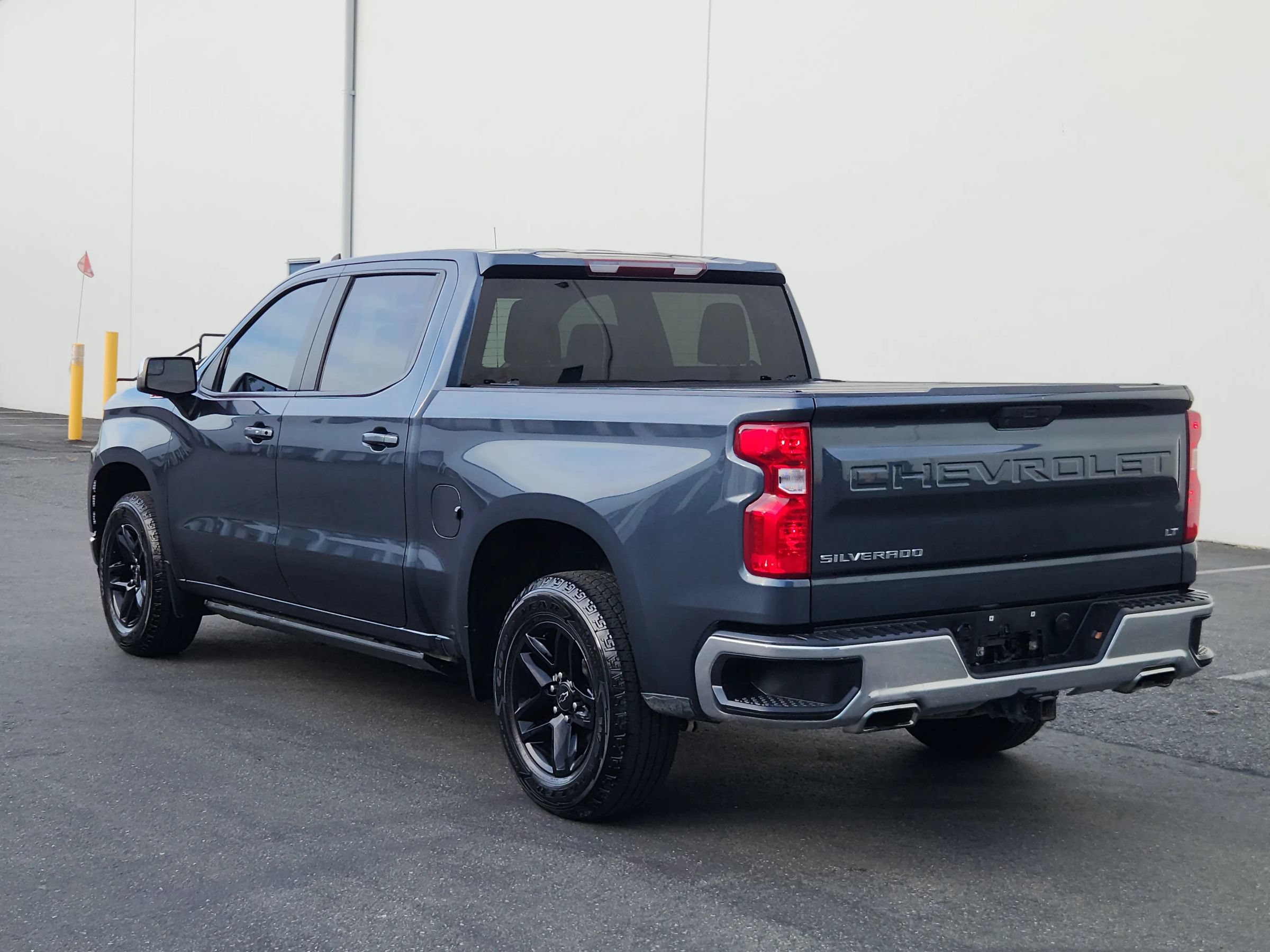 Used 2020 Chevrolet Silverado 1500 LT w/ All-Star Edition AWD/4WD image 3