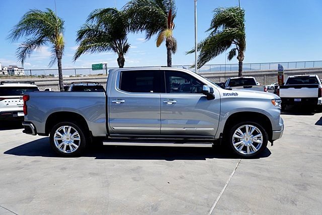 Used 2024 Chevrolet Silverado 1500 High Country w/ High Country Premium Package AWD/4WD image 3