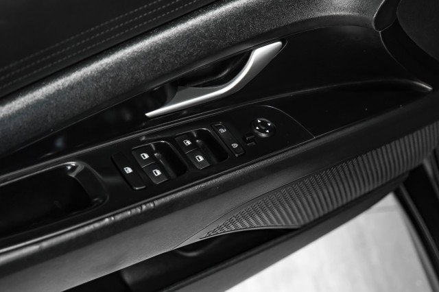 Used 2021 Hyundai Elantra SE w/ Cargo Package image 39