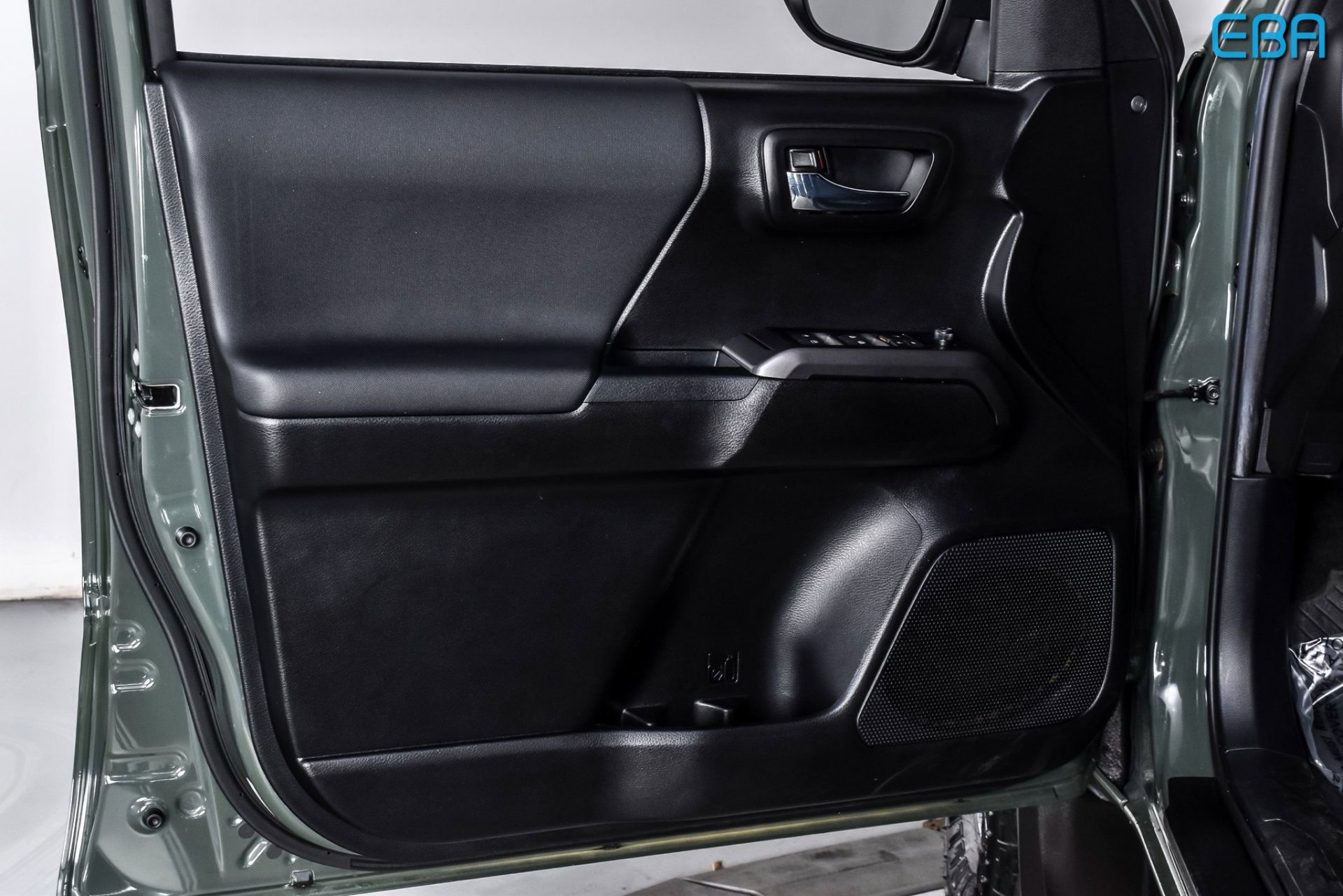 Used 2022 Toyota Tacoma TRD Off-Road image 11