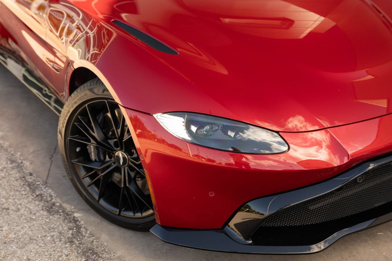 Used 2021 Aston Martin V8 Vantage Coupe RWD image 2