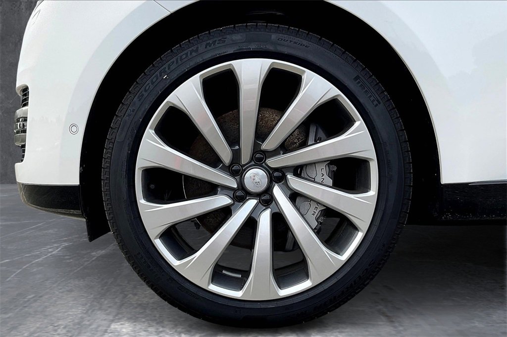 New 2025 Land Rover Range Rover SE image 12