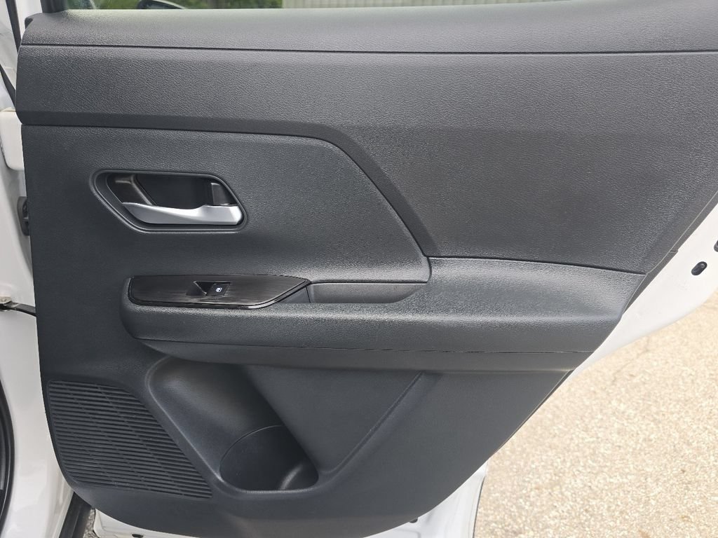Used 2025 Nissan Kicks SV AWD/4WD image 21