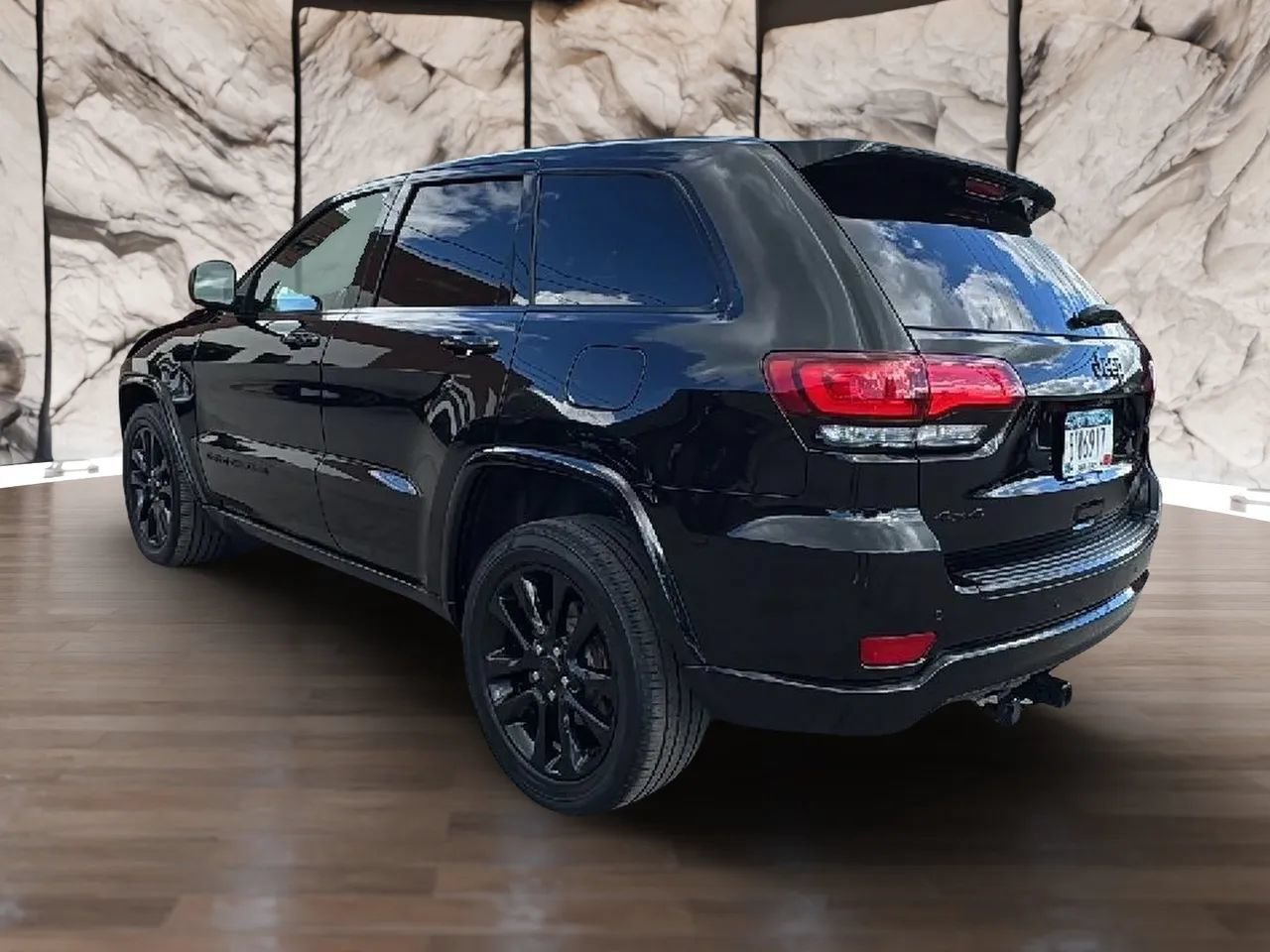 Used 2018 Jeep Grand Cherokee Altitude AWD/4WD image 30