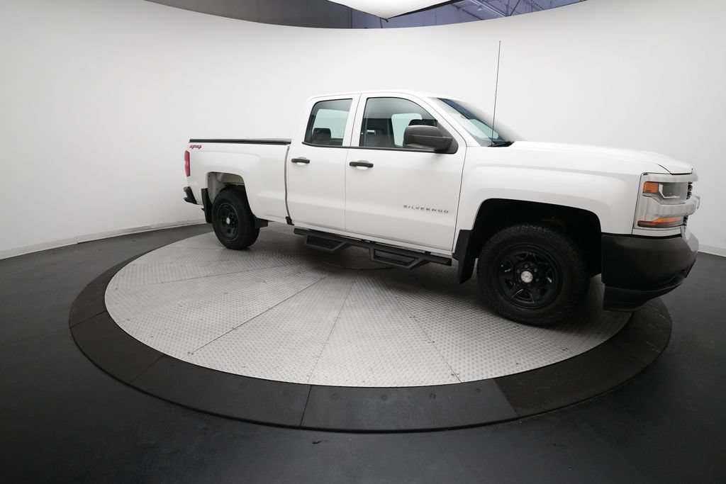 Used 2019 Chevrolet Silverado 1500 W/T AWD/4WD image 32