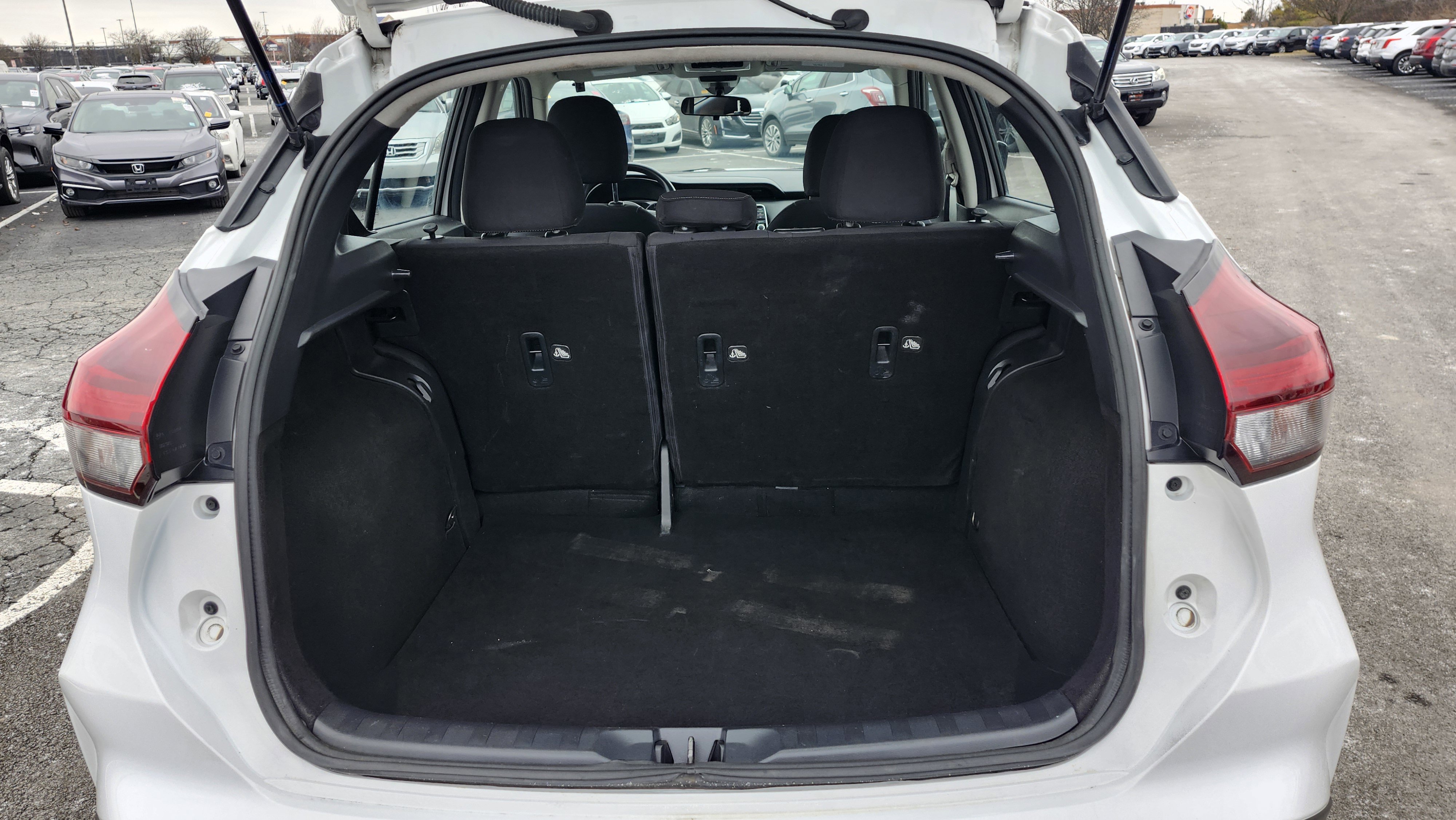 Used 2021 Nissan Kicks S image 19