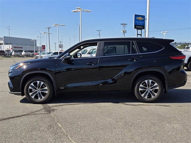 Used 2023 Toyota Highlander XLE image 6