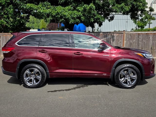 Used 2017 Toyota Highlander Limited Platinum AWD/4WD image 12