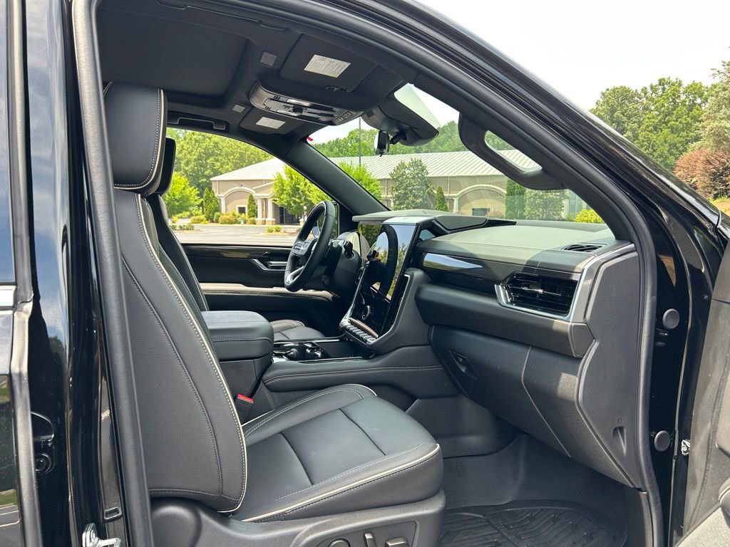Used 2025 GMC Yukon XL Elevation w/ Elevation Premium Package RWD image 39