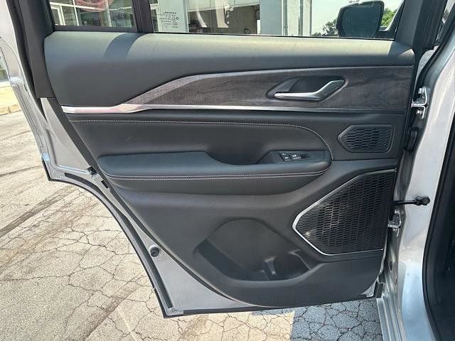 New 2025 Jeep Grand Cherokee Overland image 11