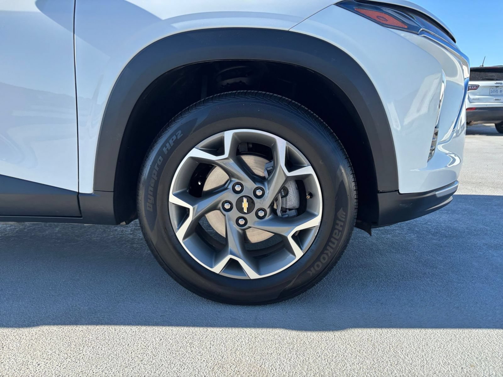 Used 2025 Chevrolet Trax LT FWD image 29
