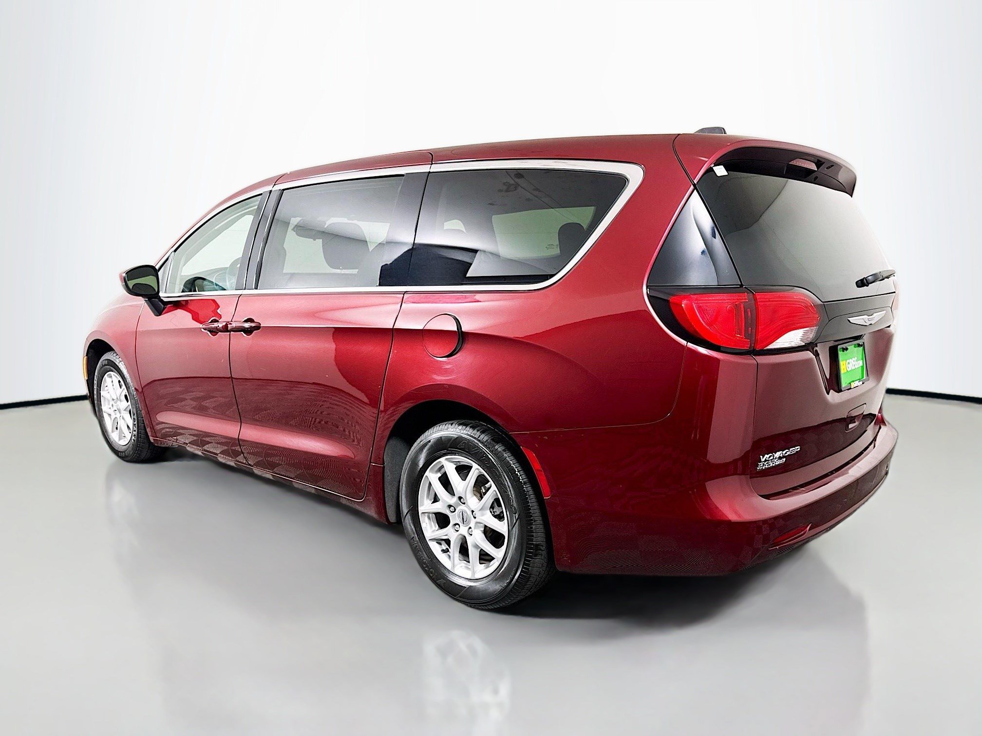 Used 2023 Chrysler Voyager LX FWD image 7