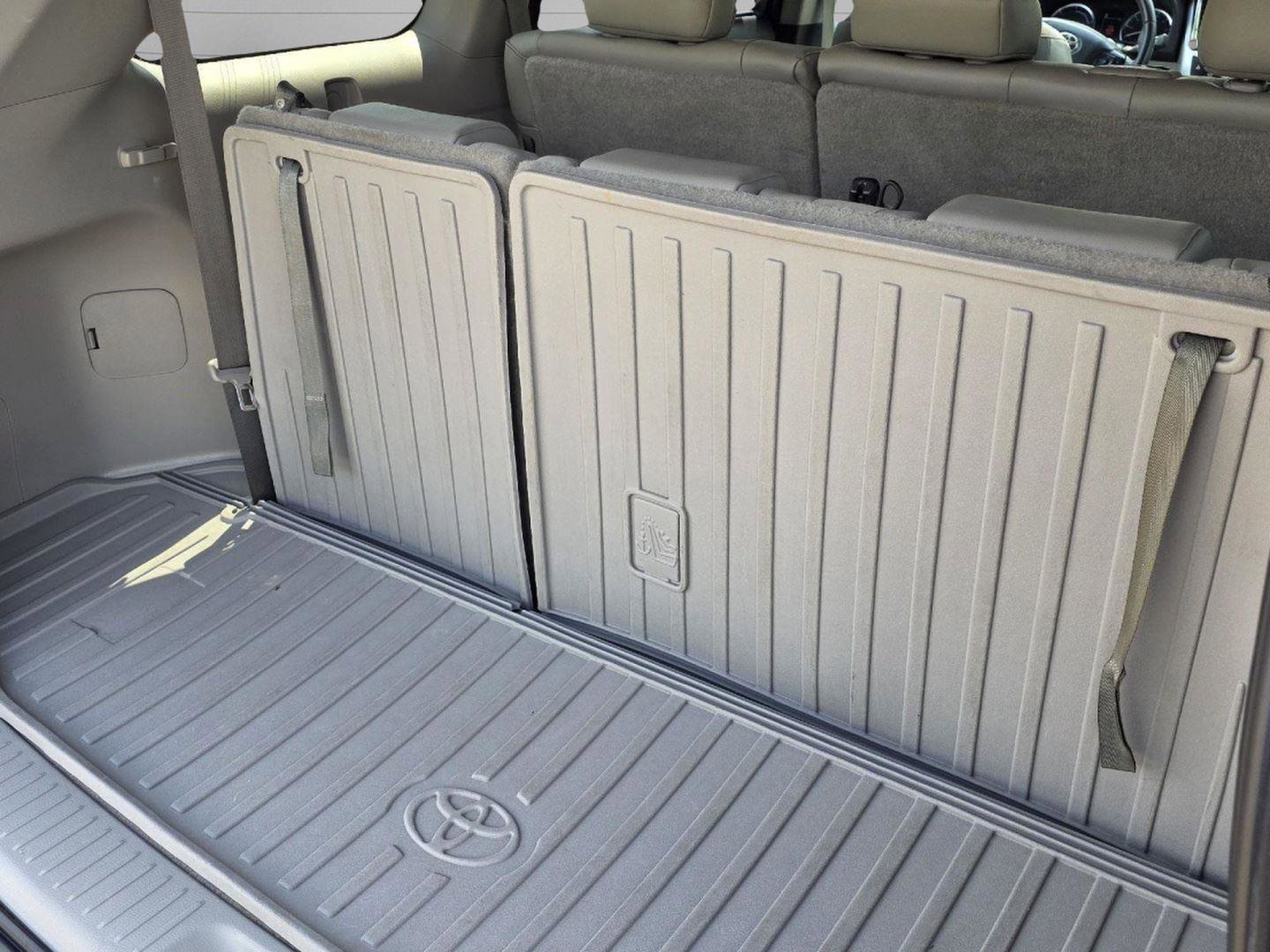 Used 2019 Toyota Highlander XLE image 10