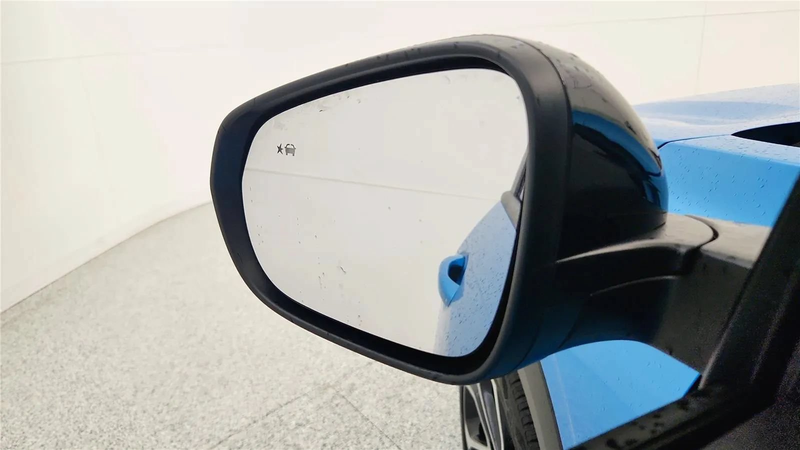 Used 2025 Chevrolet Trax RS w/ Sunroof Package FWD image 24