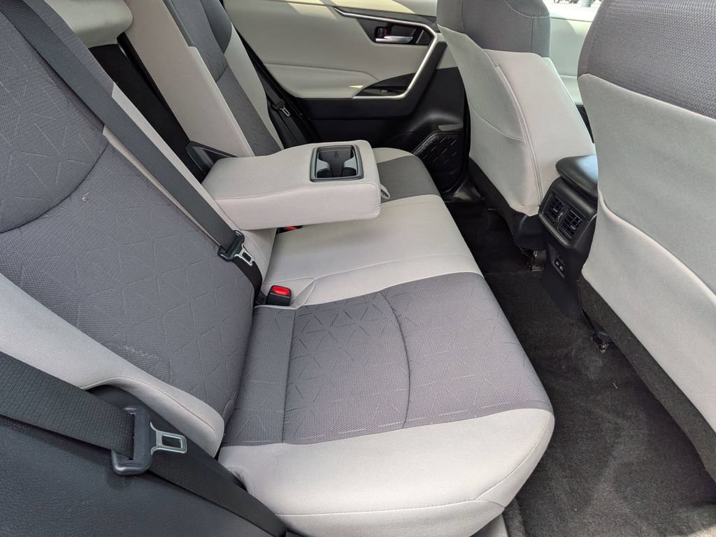 Used 2022 Toyota RAV4 XLE AWD/4WD image 21