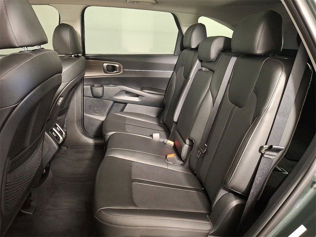 Used 2023 Kia Sorento S w/ Panoramic Sunroof Package image 14